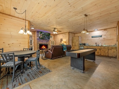 Fern Creek Hollow Lodge - Lower-level Entertainment Area