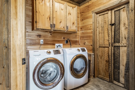 Lookout Lodge - Lower Level Laundry Room