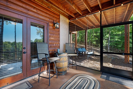 Soaring Hawk Lodge - Lower Level Screened In Patio Seating Area