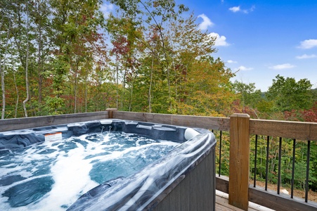 Vacay Chalet - Lower Deck Hot Tub