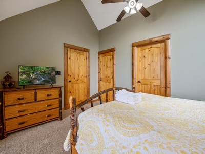 Serenity - Upper Level Guest Bedroom #2's with Queen and Twin Bed