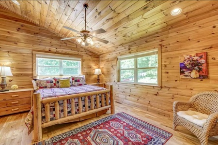 Brown Bear Vista - Upper Level King Bedroom