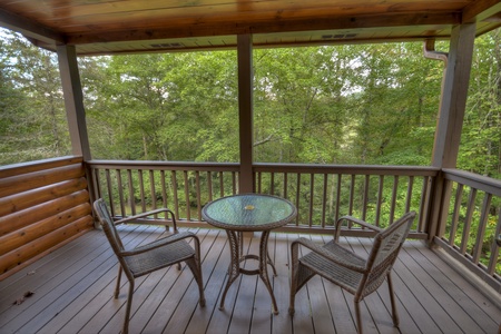 Hogback Haven- Outdoor seating with forest views