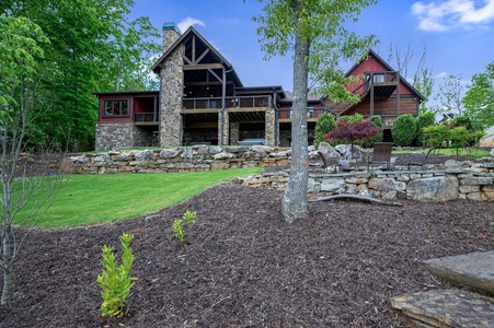 Nottely Island Retreat - Manicured Lawn