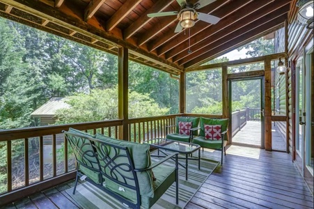 Brown Bear Vista - Main Level Screened in Sitting Area