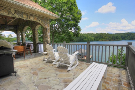 Blue Ridge Lakeside Chateau - Entry Level Deck