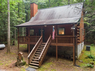 Lazy Bear Cove- Exterior front view of the cabin