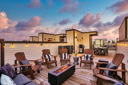 Rooftop unit 5 with fire pit