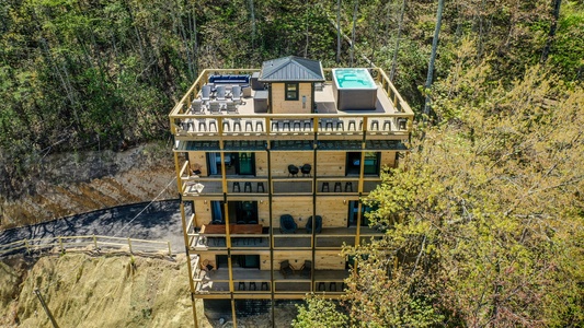 Skyscraper Chalet - views over tree tops