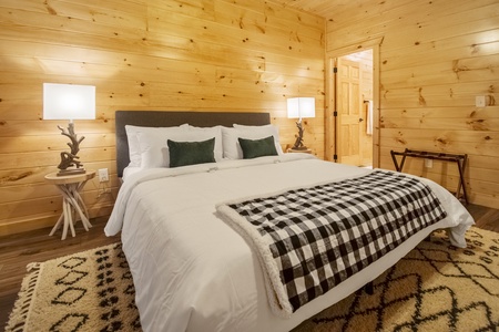 Bedroom 1 - 1 King Size Bed