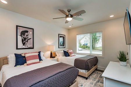 Bedroom 1 - 2 Queen Size Bed ( Sleeps 4 )