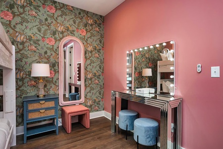 2 queen beds with en suite bathroom and beauty bar