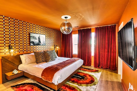 Unit 26 Bedroom 1 - 1 King Size Bed