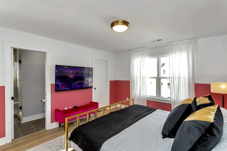 Bedroom 1 - 1 King Size Bed