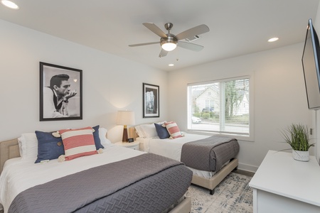 Bedroom 1 - 2 Queen Size Bed ( Sleeps 4 )