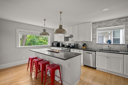 Light and Bright Kitchen