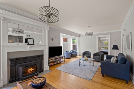 Living room with plenty of seating