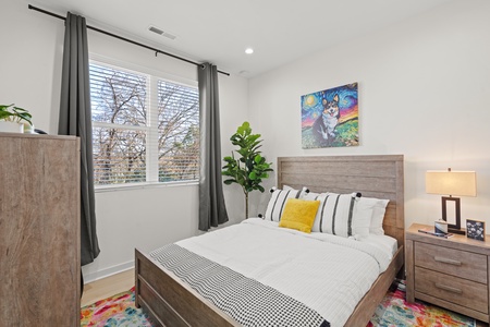 Vibrant Minimalist with En-suite bath Bedroom