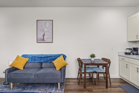 Urban Living: Stylish Apts in the Heart of Tacoma