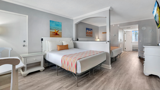 1 Queen Bed and 1 King Bed