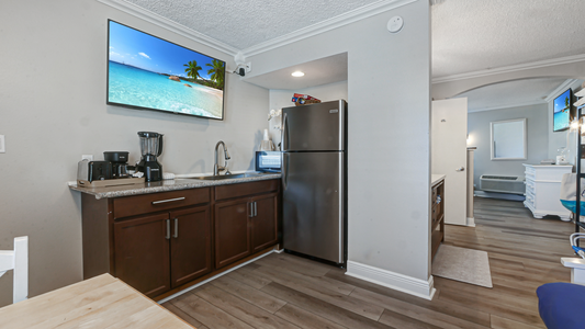 Kitchenette - Full Size Fridge 