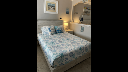 1 Queen Bed