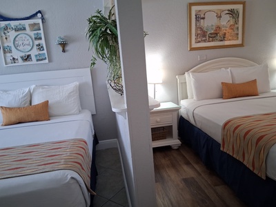 2 Queen Beds