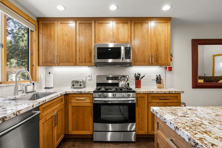 Gold Bend Getaway Kitchen