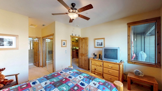 Bedroom with one bed~ nearby closet and ceiling fan: Truckee Cinnabar Vacation Retreat