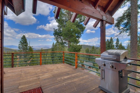 Deck with grill at this cabin in Tahoe Donner: Falcon's Eye View Retreat