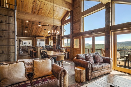 Tv Room: Lakeview Mountaintop Chateau
