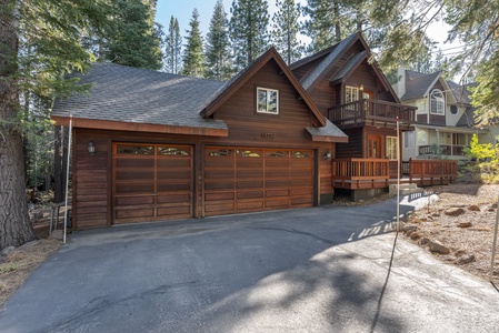 Front of Home:  Quittin' Time Chalet