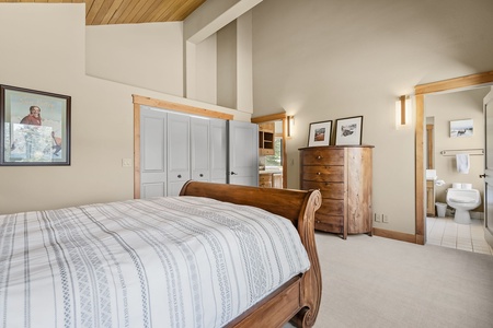 Bedroom: Hilltop Manor in Tahoe Donner