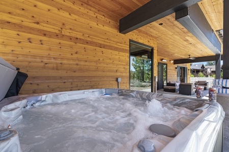 Alpine Greenside Estate Hot Tub