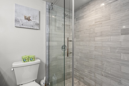 First Floor Full Bathroom : Aspen Grove Hideaway at Northstar
