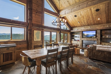 Dining room table: Lakeview Mountaintop Chateau