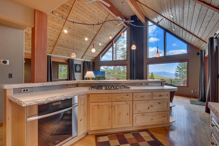 Countertop stove and oven in kitchen: Falcon's Eye View Retreat