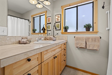 Bathroom 2, Full Bath, Shower-tub