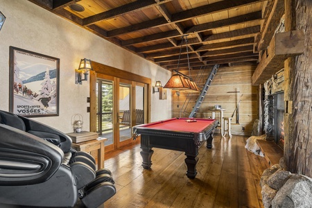 Game room: Lakeview Mountaintop Chateau