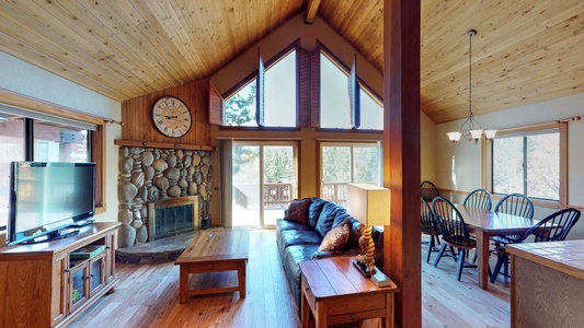 Gorgeous Panoramic Views from the Family and Dining Areas: Wolfgang Vacation Cabin