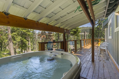 Hot Tub- Lake Vista Hideaway