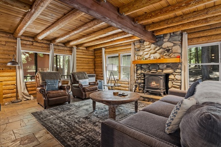 Tahoe Donner Log Cabin with Private Hot Tub
