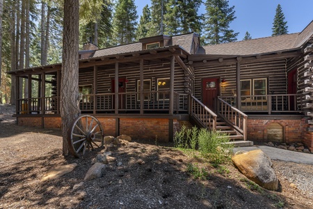 Front of House: Tahoe Donner Log Cabin