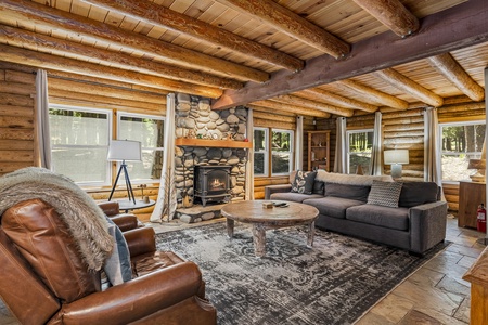 Tahoe Donner Log Cabin with Private Hot Tub