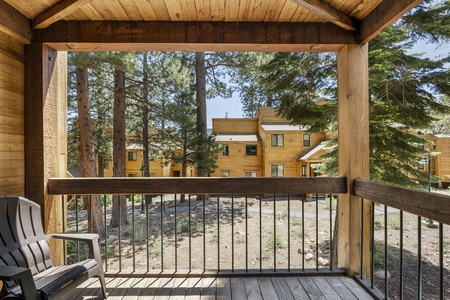 Gold Bend Getaway Downstairs Deck