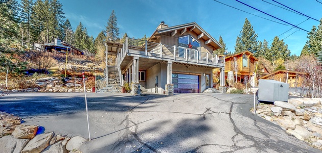 Front view of this squaw valley rental~ showing off the garage: Eagle's Nest Lodge
