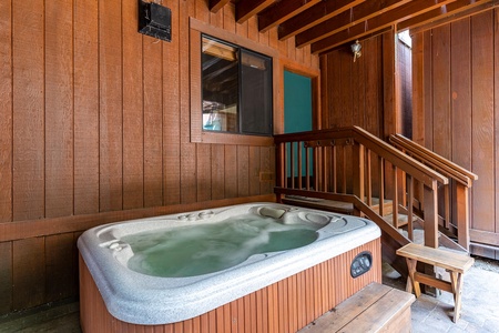 Secluded Hot tub: Pinecone Lodge with Private Hot tub