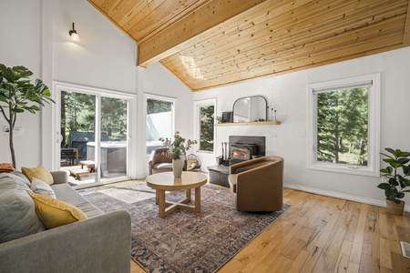 Bright and open Living Room@ Tahoe Bear Den