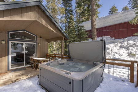 Back patio:  Donner Lake Getaway W/Private Hot Tub