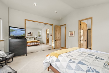 Master Bedroom:North Lake Tahoe Vacation Lodge